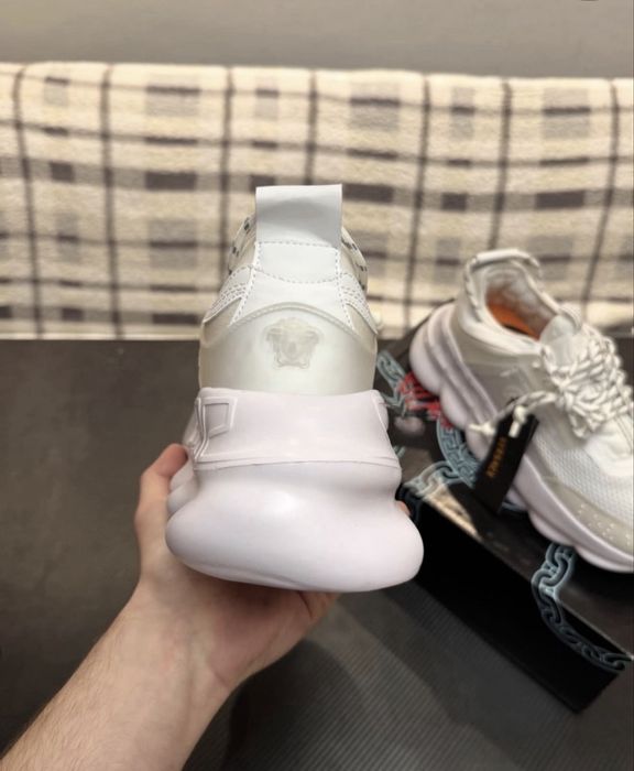 Versace chain reaction