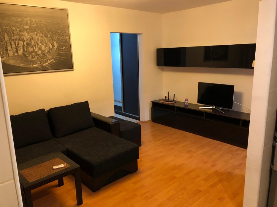 Închiriez apartament 4 camere