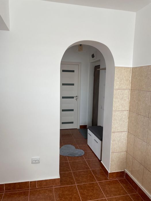 Inchiriez apartament cu 2 camere