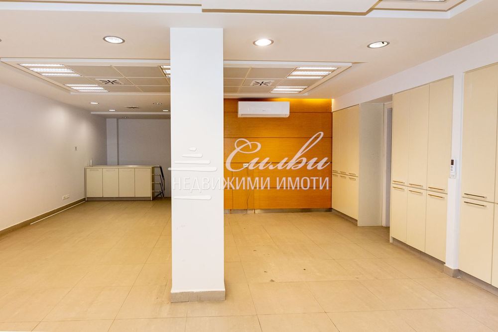 Продава се МАГАЗИН в централната част на града