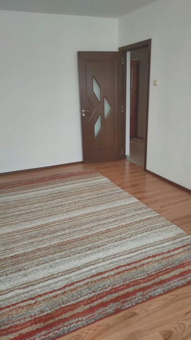 Închiriez apartament cu 3 camere sector 2