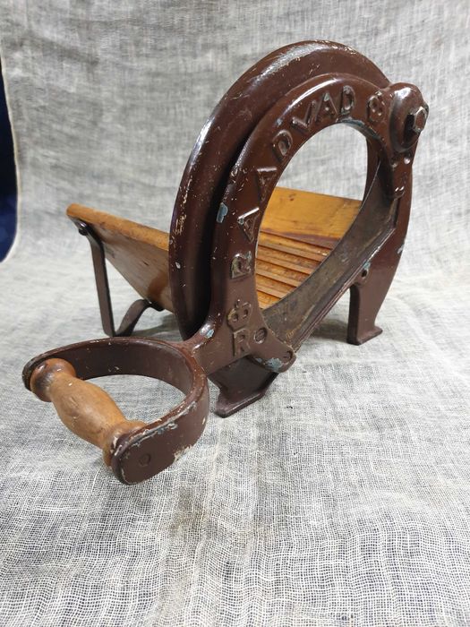 Старинна мастилница и Винтидж нож,гилотина RAADVAD