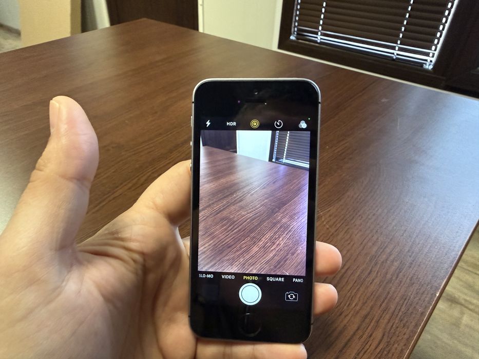 iPhone SE - 16GB - Като Нов