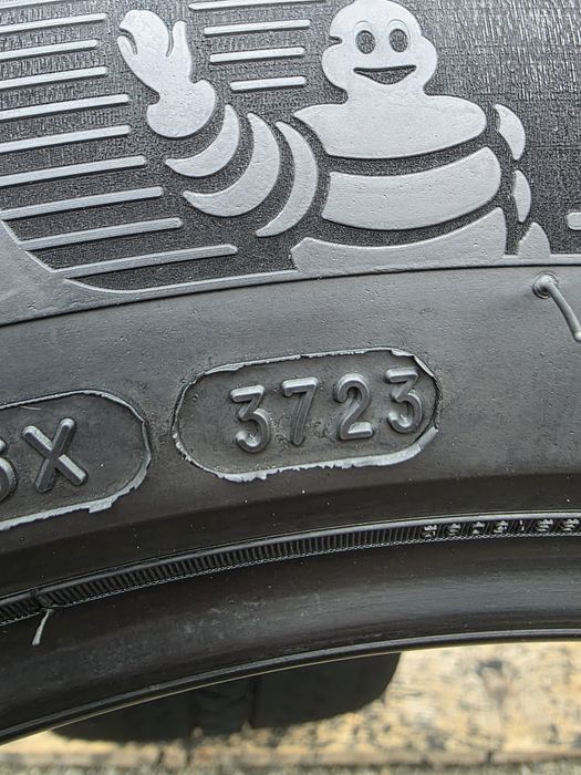 Vând două anvelope de iarna michelin pilot alpin 275 45 20 dot 3723