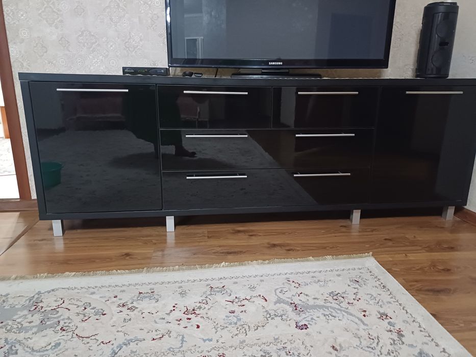 Тумбо или шкаф под телевизор
