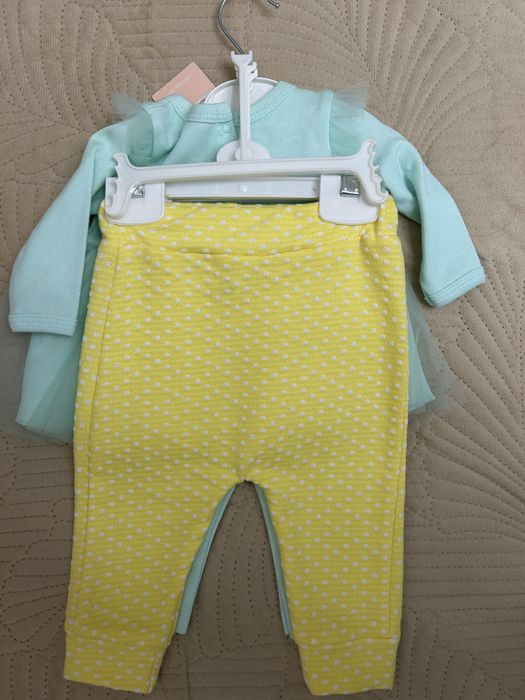 Продам Костюмчик детский для девочки