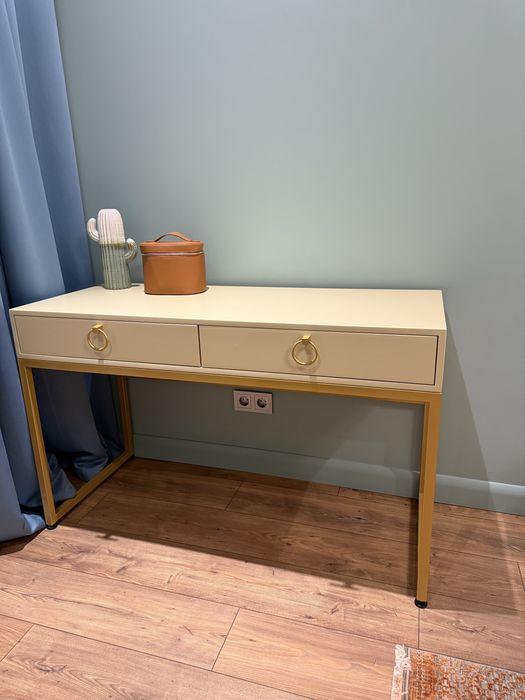 Туалетный столик