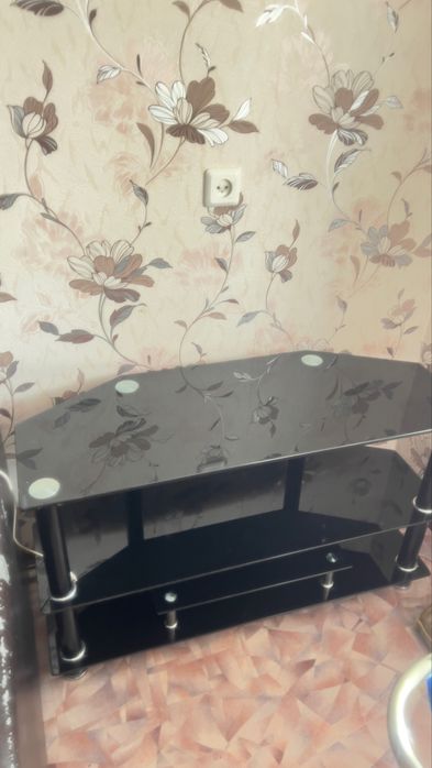 Столик под телевизор