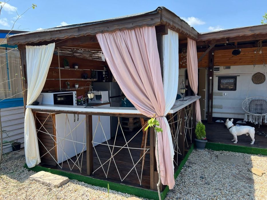 Каравани „Пу за мен!“ на Къмпинг Градина „Созопол Еко“