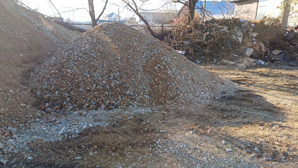 Piatră drum concasată,Demolări Moloz Balast  Nisip Sortat Sorturi