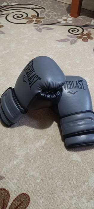 Боксови ръкавици