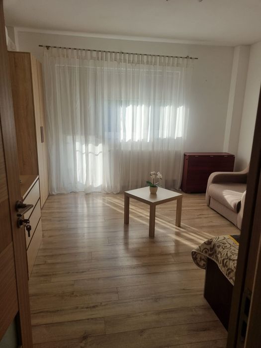Închiriez garsoniera