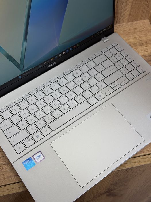 Asus VivoBook i5-210H | Nomad Mobile