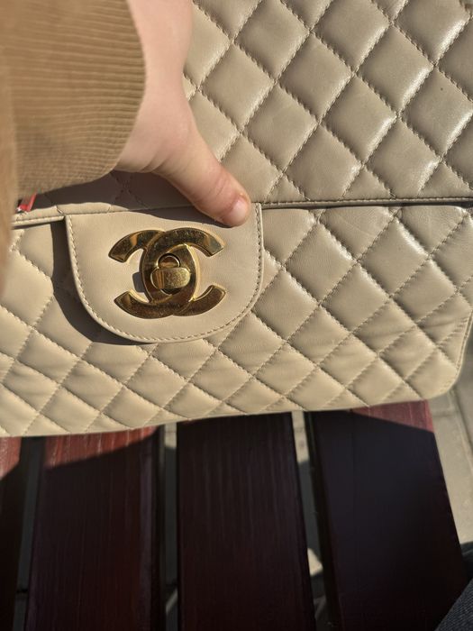 Vintage Chanel din piele naturla placat cu aur