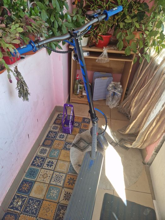 se vinde trotineta speedxman sau schimb cu un g2