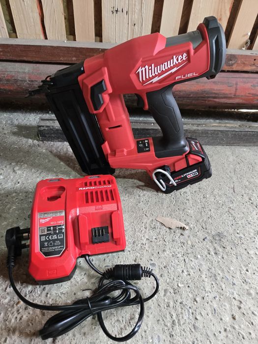 Pistol cuie Milwaukee M18 FN18GS Fuel