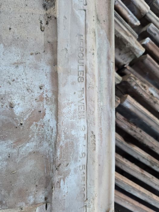 Țigla depe un Acoperiș intreg