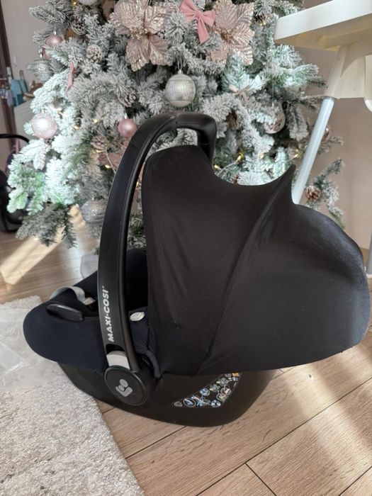 Продавам бебешка кошница за кола Maxi Cosi
