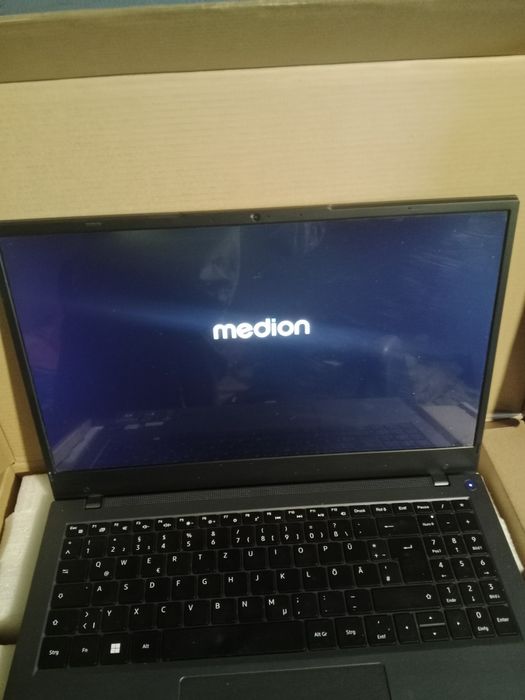 Vând laptop medion