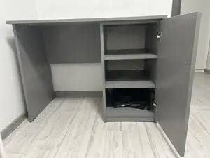 Birou gri, realizat la comanda