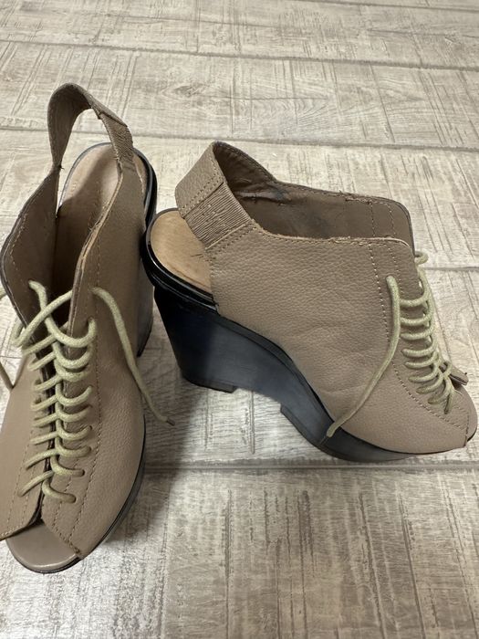 Високи обувки на платформа