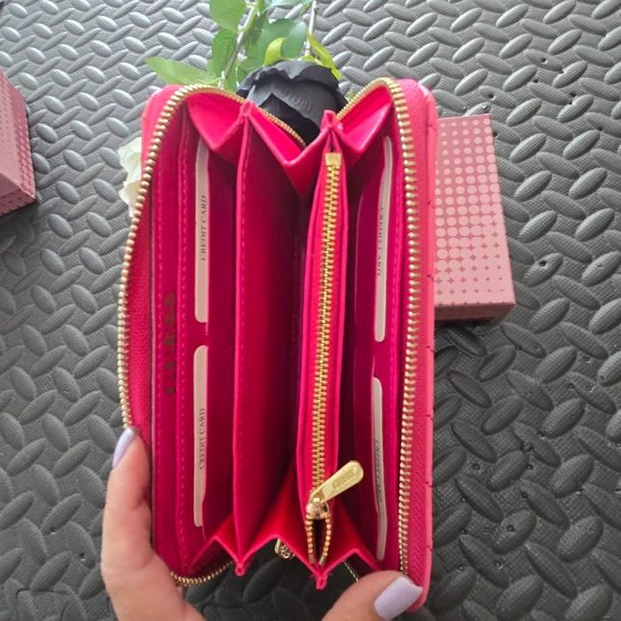 Дамски портфейли