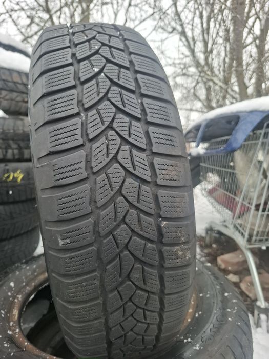 Vand 2  sau 4 anvelope 175 70 14 firestone  de iarna bune