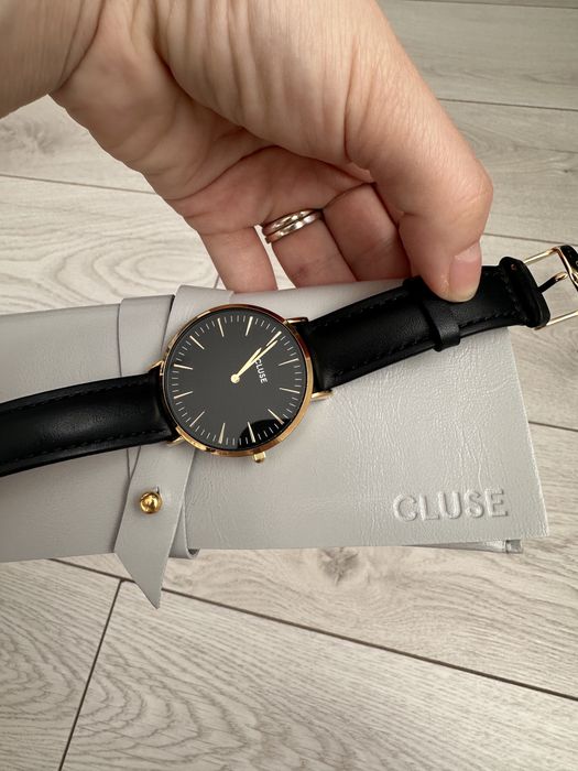 Ceas dama Cluse negru cu auriu