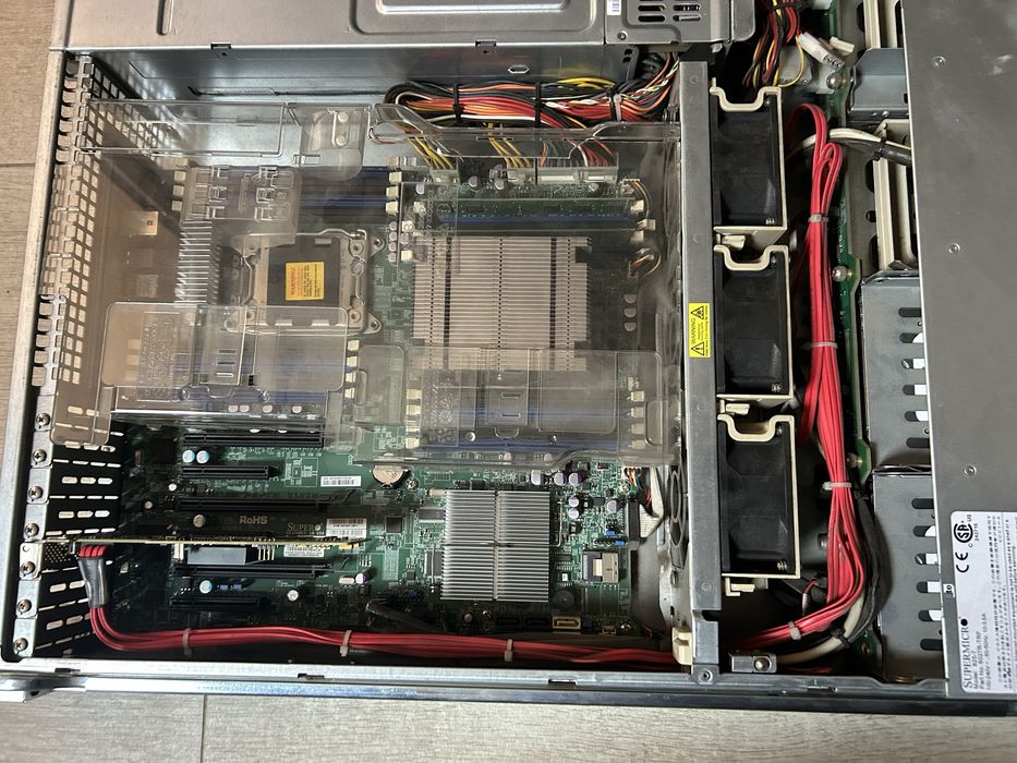 Server Supermicro 825-7 X9DR3-F