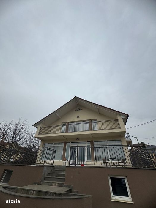 Casă spațioasă S+P+M, situată în Sigmir