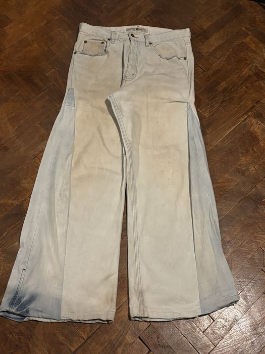 Baggy jeans.