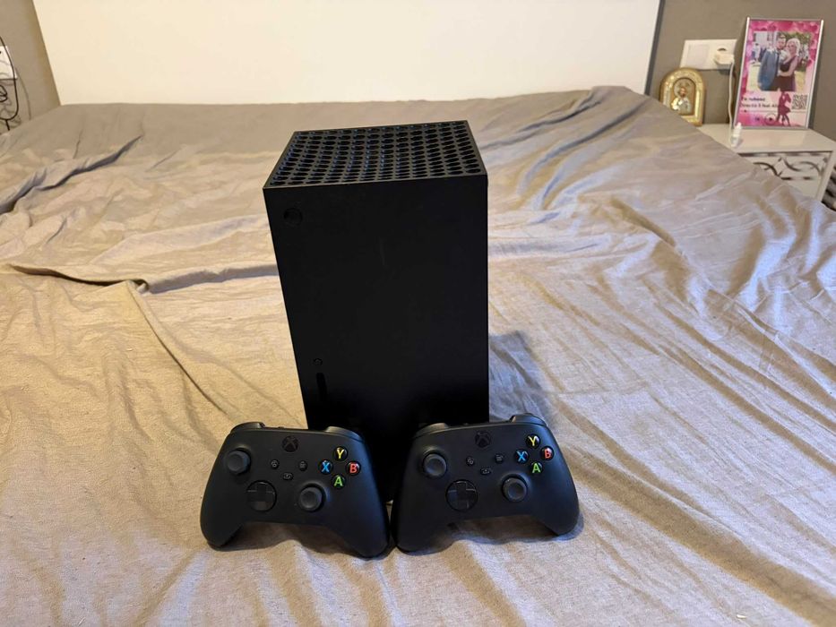 Vând Xbox Series X 1TB, în stare foarte bună de funcționare.