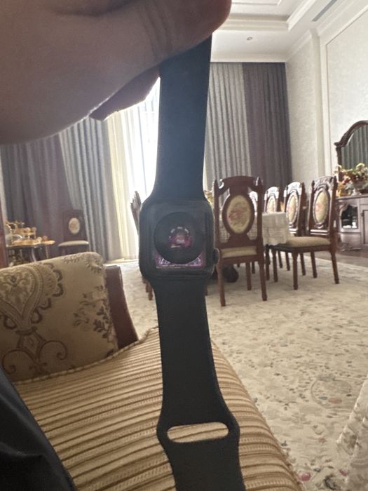 Apple watch se с каробком емкость 84% память 32 гб