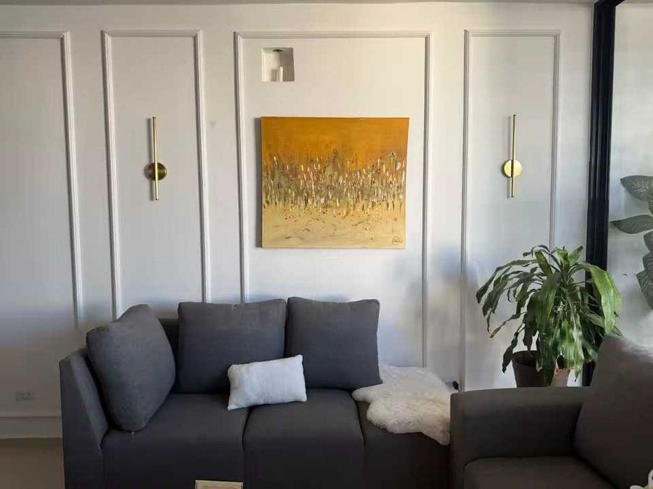 Vând 2 lustre aplice pat LED aurii cu baterie si telecomanda moderne noi