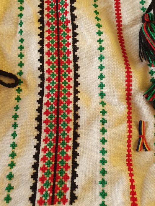 Rucsac HAND MADE cu motive populare traditionale romanesti 34 × 43 cm