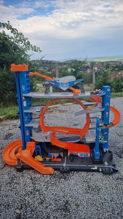 Vând jucării Hot Wheels