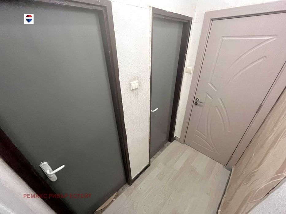Продава се Тристаен апартамент в Русе, Родина 1 - 89 кв.м за 768 €/кв.м - Снимка #6