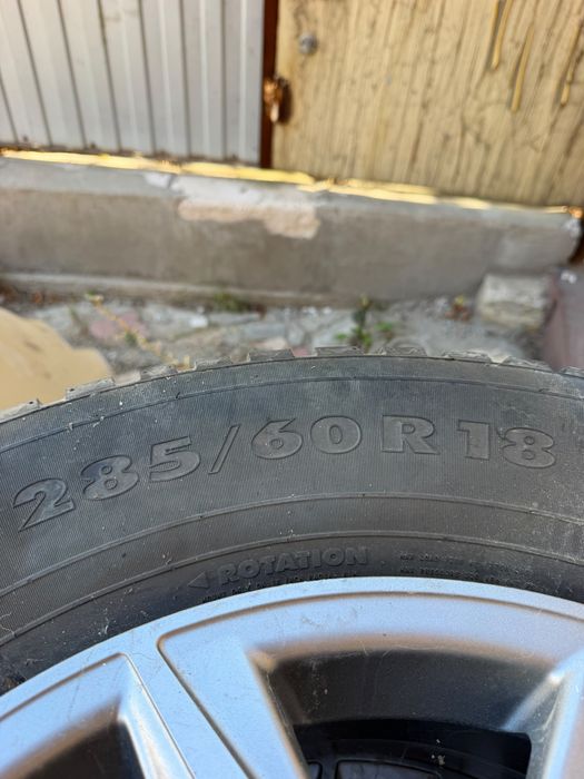 Продам зимние шины с дисками LX570 !