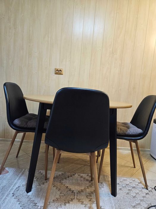 Masa rotunda si 4 scaune