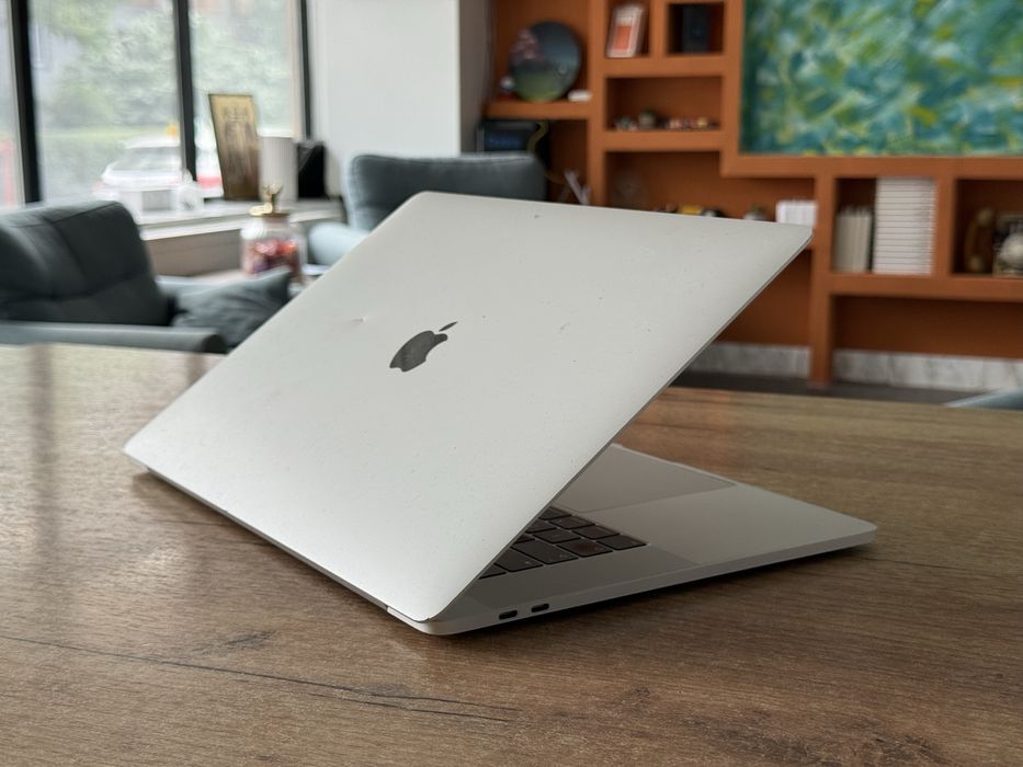 Macbook Pro 15” 2018 i7 16 GB RAM * GRAND * Garantie 1 AN