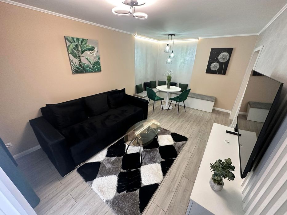 Ofer spre închiriere Apartament de Lux 4 Camere Etaj 1 Micro 17
