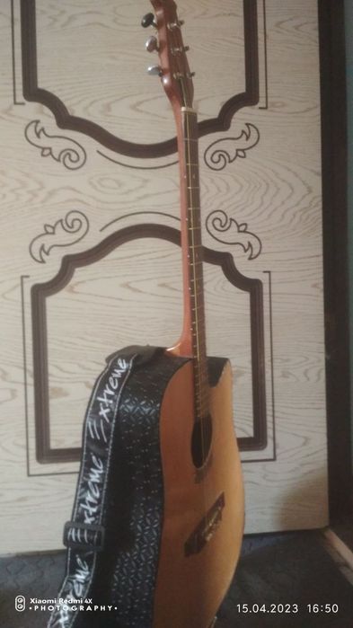 Gitara sotiladi akustika