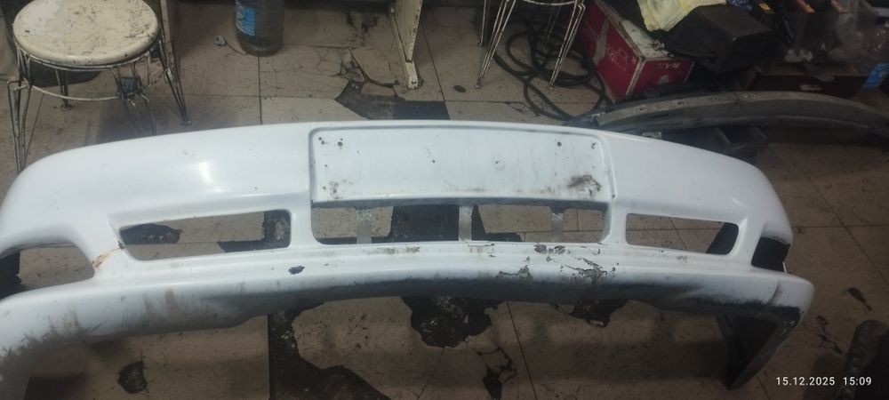 Бампер Ауди 100 передний