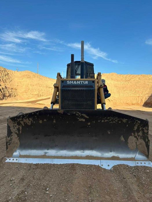 Аренда спецтехники с оператором | Бульдозер SD23 и автогрейдер GR215