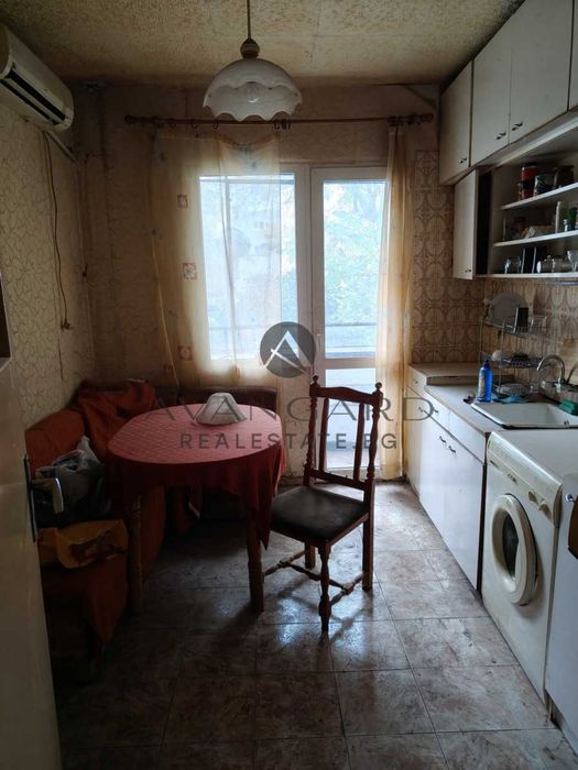 Продава се Тристаен апартамент в Пловдив, Кършияка - 80 кв.м за 900 €/кв.м - Снимка #2