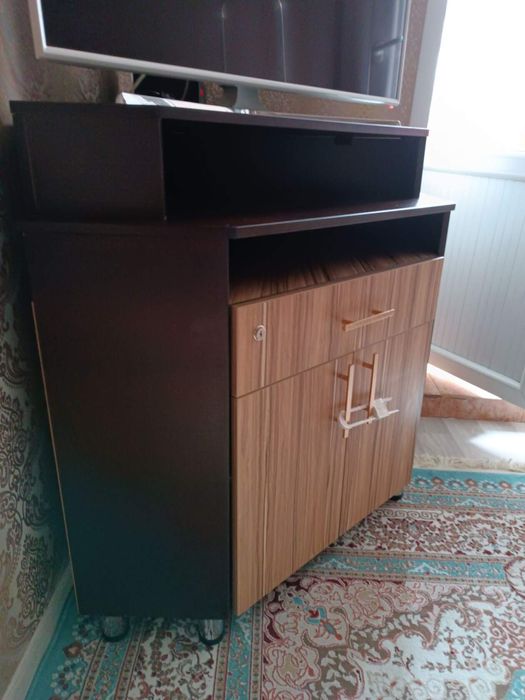 Часы большие и красивые