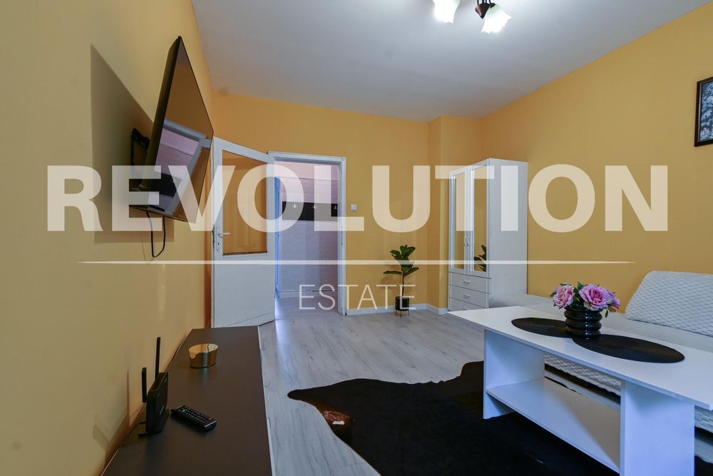 Дава се под наем Тристаен апартамент в София, Младост 1 - 88 кв.м за 700 € - Снимка #1