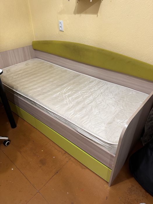 Продам кровать с матрасом