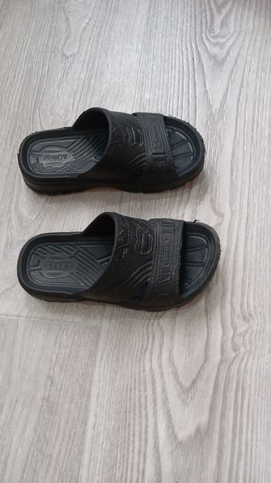 Продам детские шлёпки