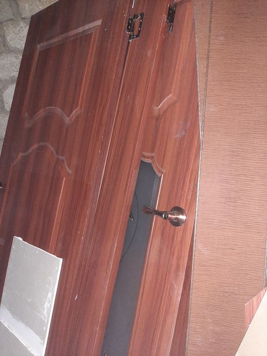 Двери б/у с косяком